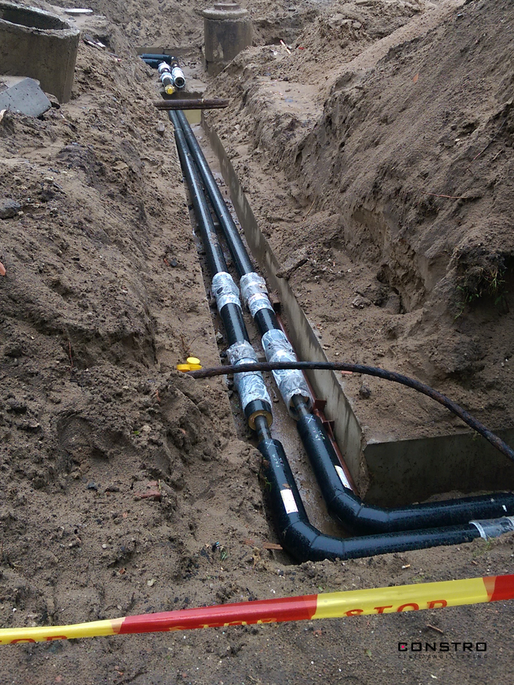 Installation and welding of pipes for heating mains