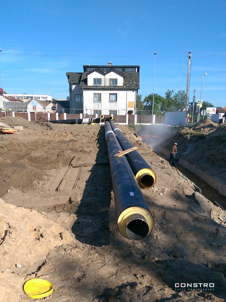 Installation and welding of pipes for heating mains